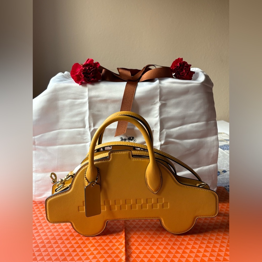 🚕 COACH TAXI BAG 🚕 NWT 🚕